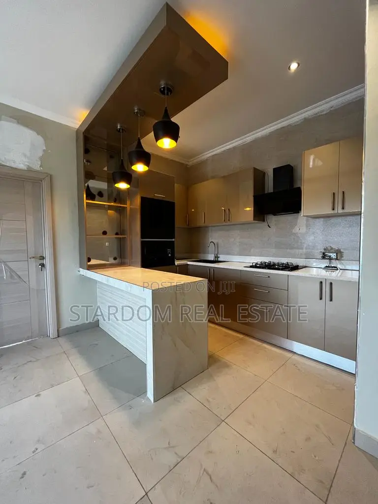 4bdrm Duplex in Spintex for sale in Spintex