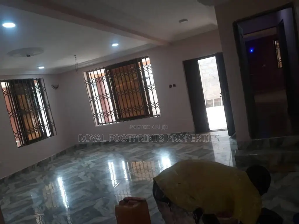 10bdrm Apartment in Royal Footprints, Kwabenya for sale in Kwabenya