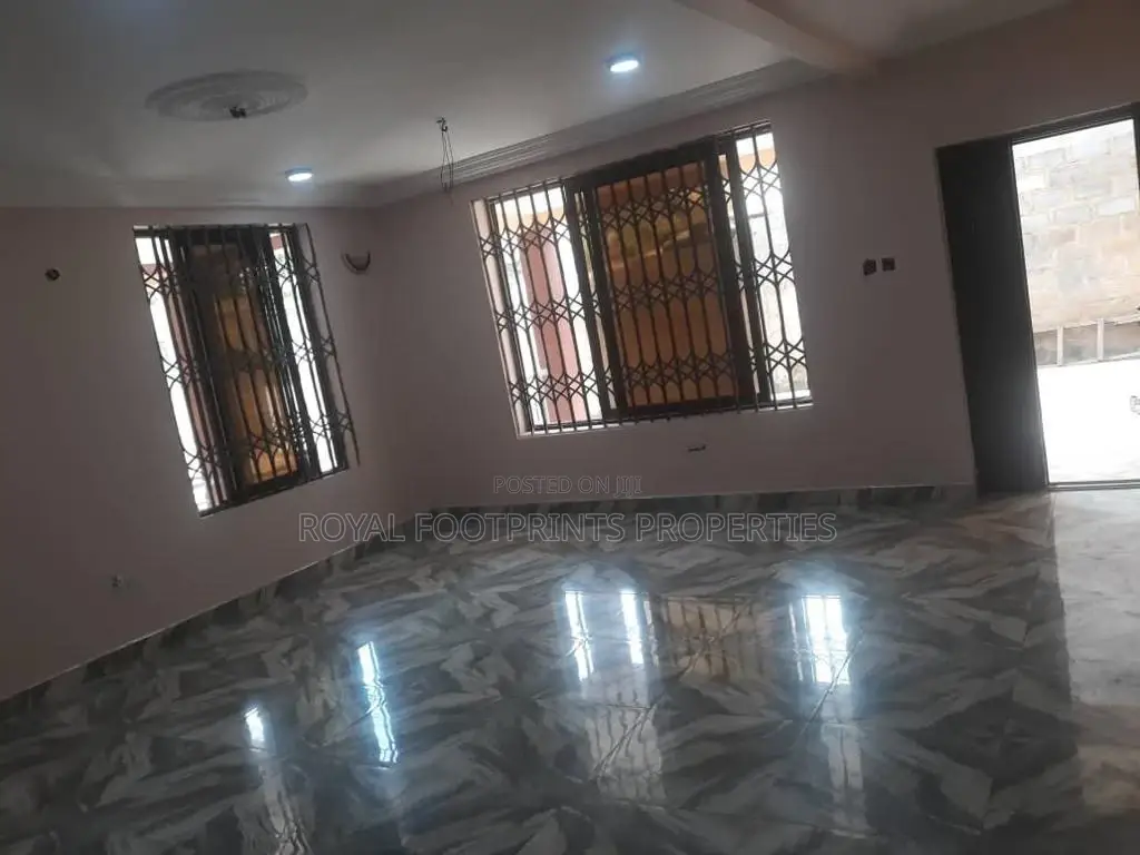 10bdrm Apartment in Royal Footprints, Kwabenya for sale in Kwabenya