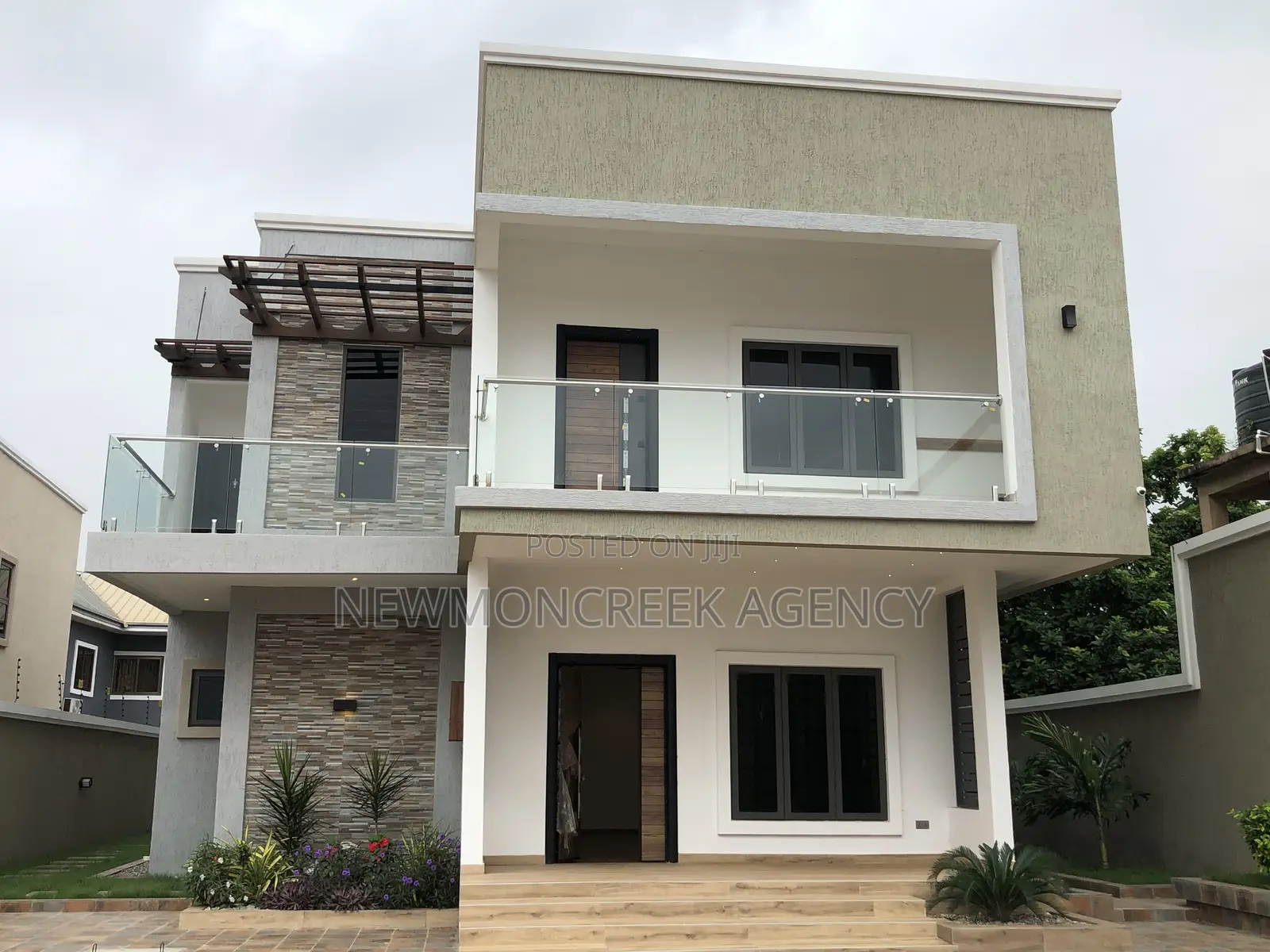 4bdrm Duplex in Adenta Sda, Accra Metropolitan for sale in Accra Metropolitan