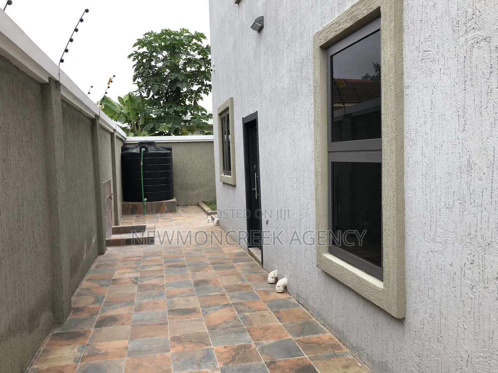 4bdrm Duplex in Adenta Sda, Accra Metropolitan for sale in Accra Metropolitan