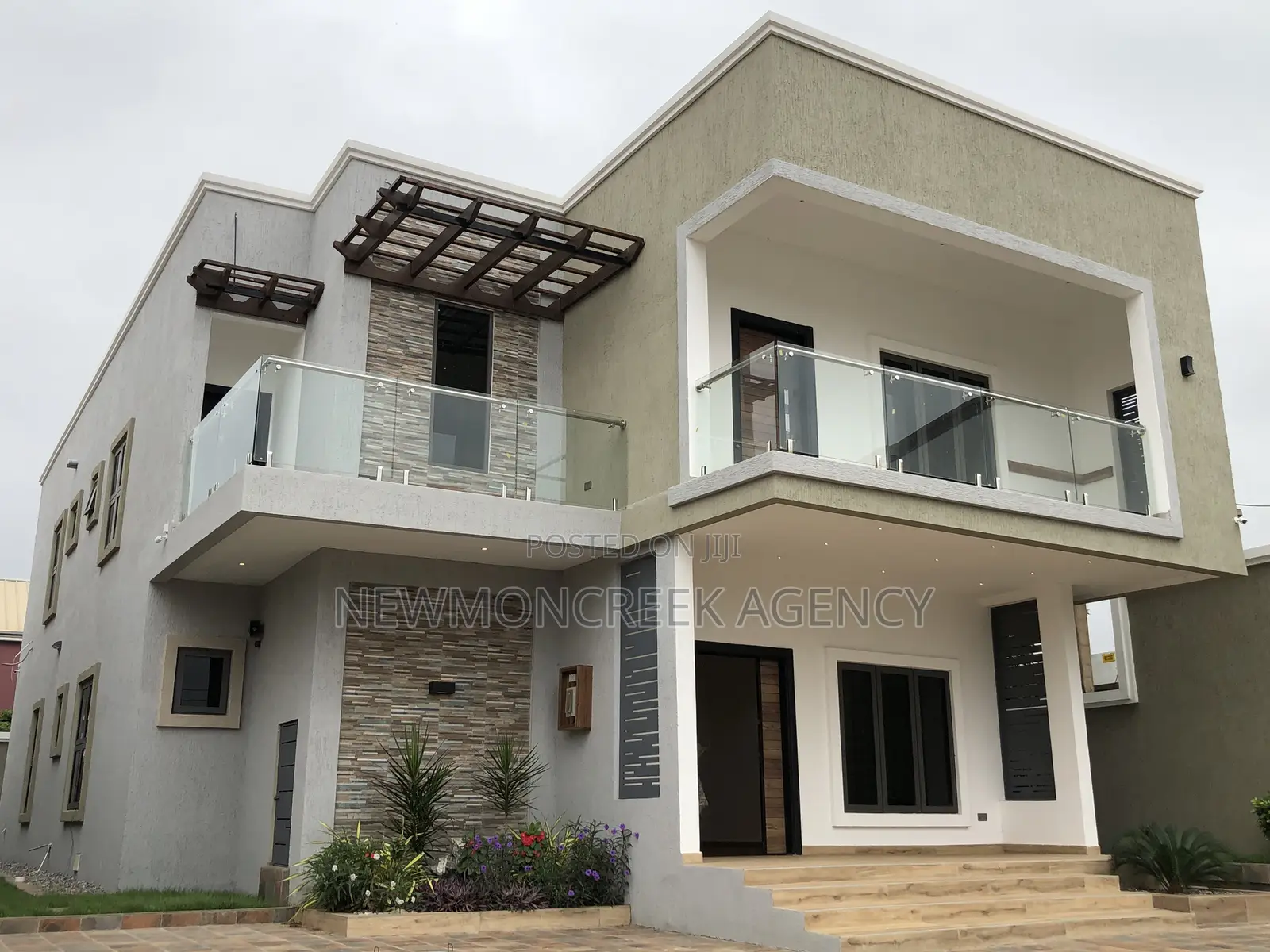 4bdrm Duplex in Adenta Sda, Accra Metropolitan for sale in Accra Metropolitan