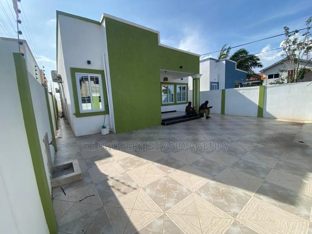 3bdrm House in Ecobank, Spintex for rent in Spintex
