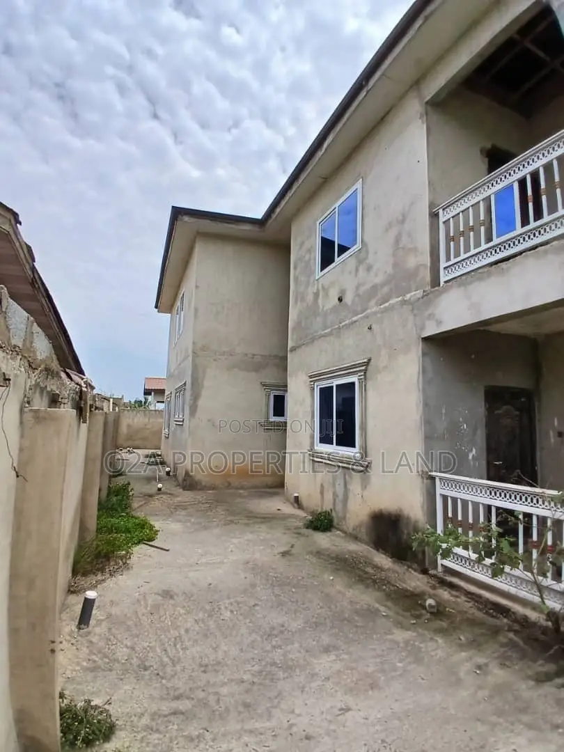 9bdrm House in Kasoa Amanfro, Awutu Senya East Municipal for sale in Awutu Senya East Municipal