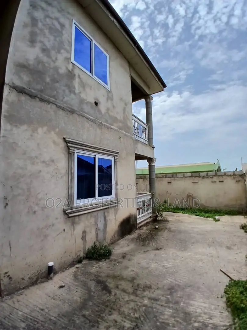 9bdrm House in Kasoa Amanfro, Awutu Senya East Municipal for sale in Awutu Senya East Municipal
