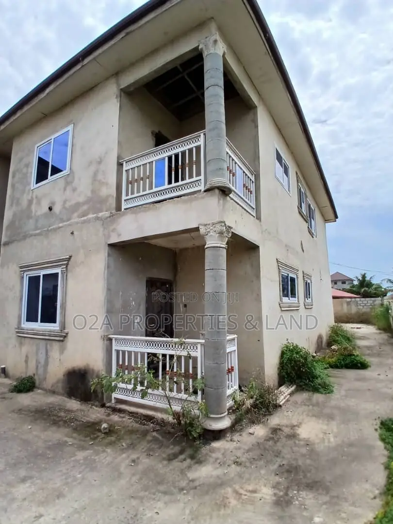 9bdrm House in Kasoa Amanfro, Awutu Senya East Municipal for sale in Awutu Senya East Municipal