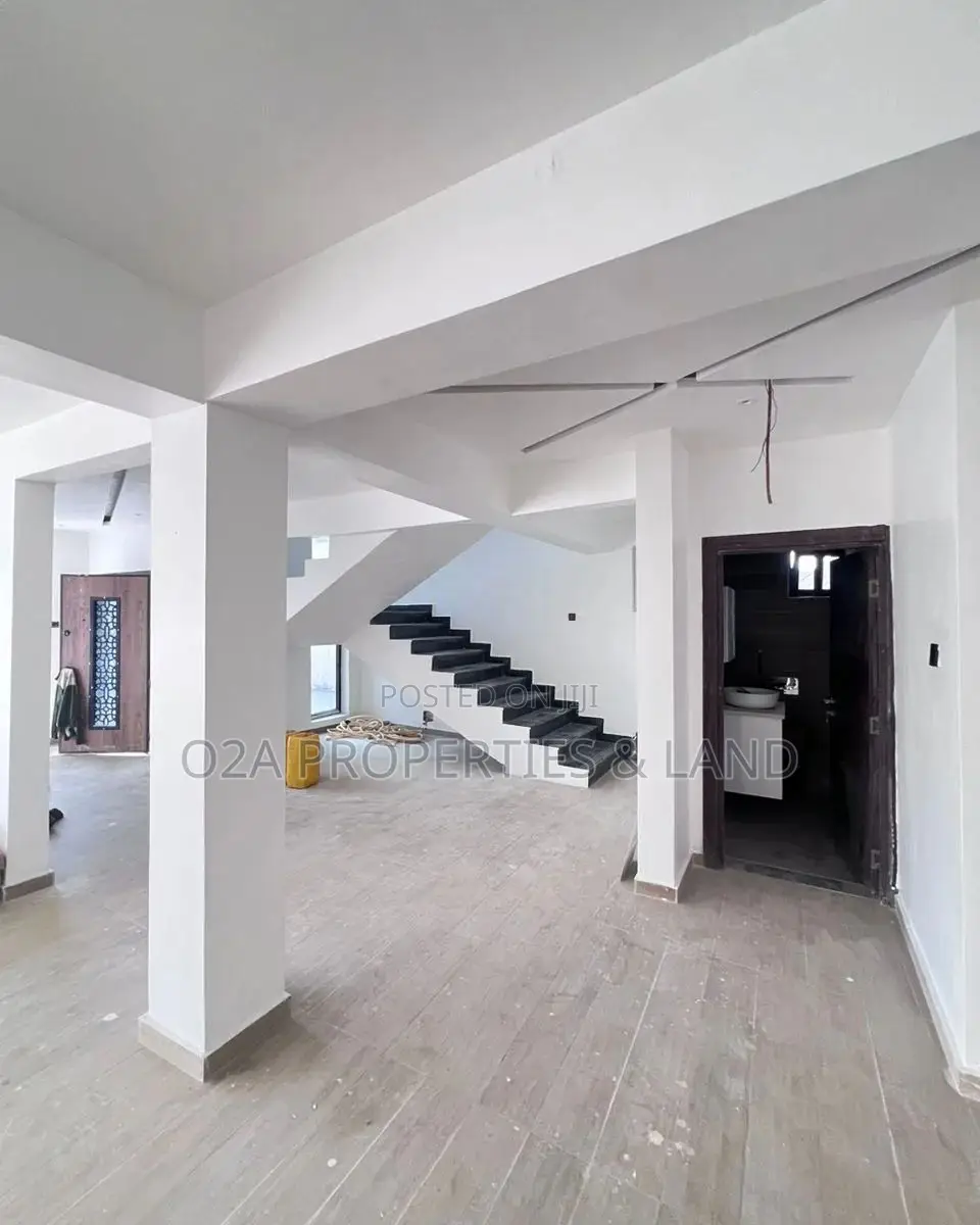 6bdrm House in Achimota Abc, The Mall for sale in The Mall