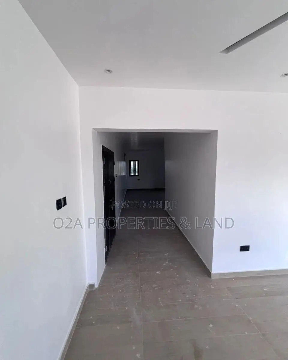6bdrm House in Achimota Abc, The Mall for sale in The Mall