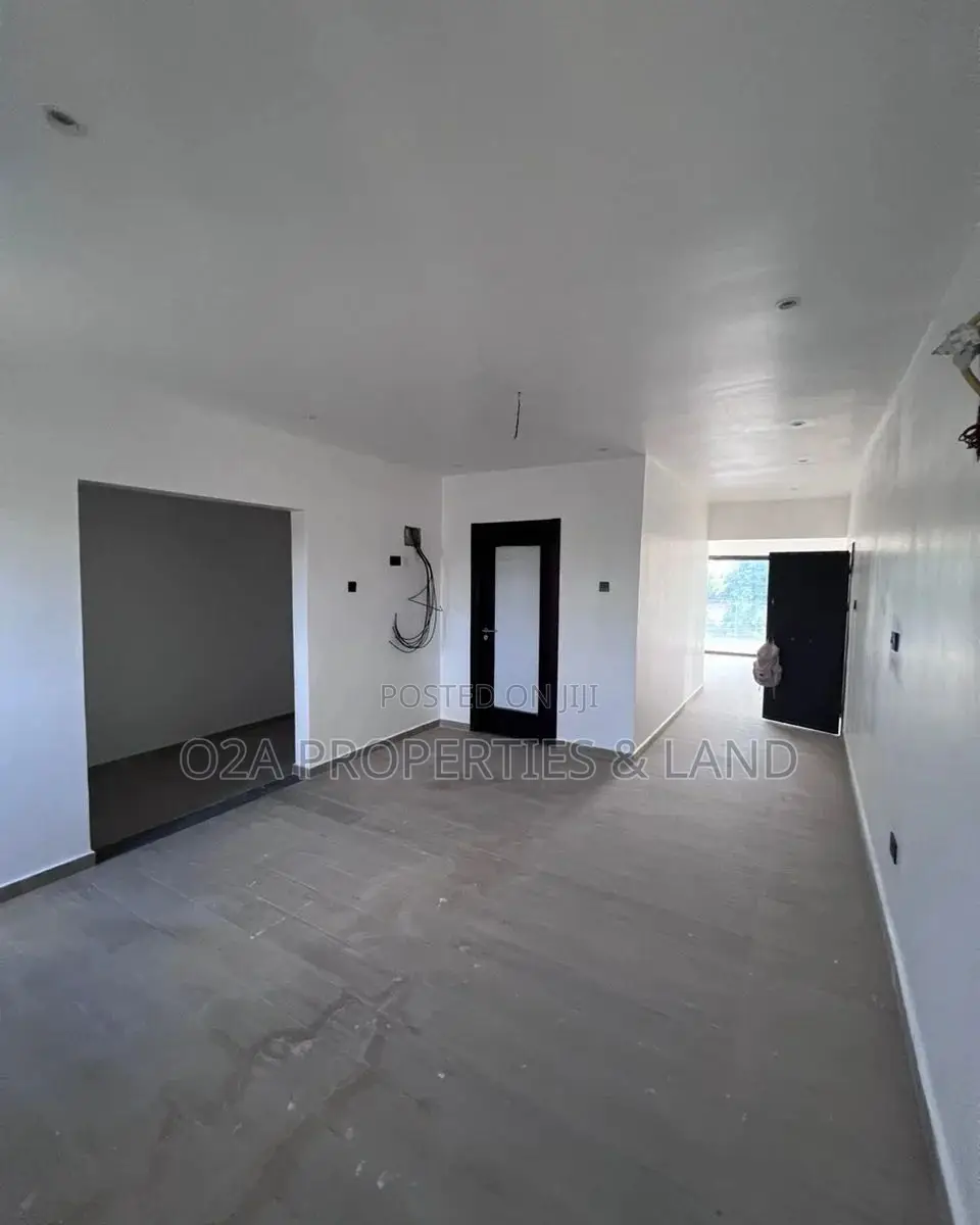 6bdrm House in Achimota Abc, The Mall for sale in The Mall