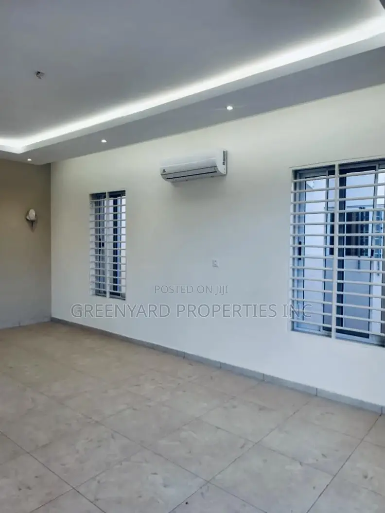4bdrm Penthouse in Airport Residential for sale in Airport Residential Area