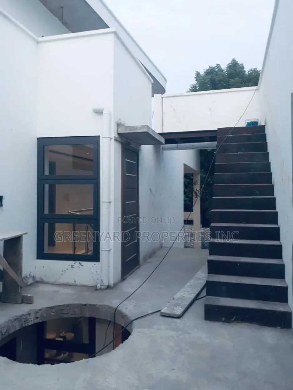 4bdrm Penthouse in Airport Residential for sale in Airport Residential Area
