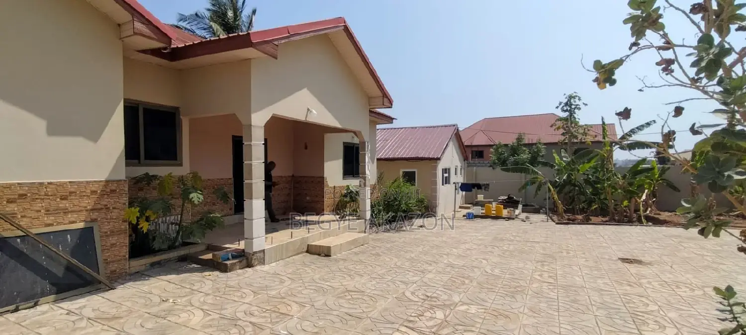 5bdrm House in Ampoma Estate, Frafraha for rent in Frafraha