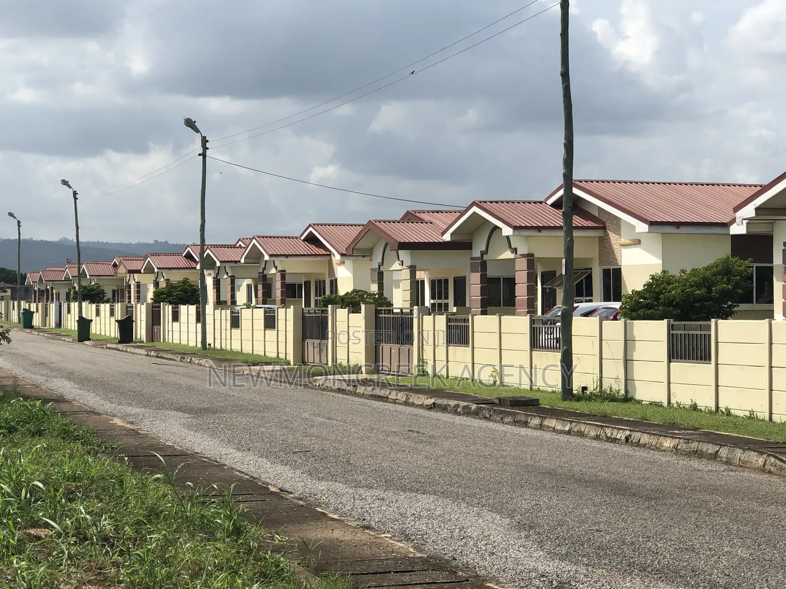 3bdrm Bungalow in Gated Est.Oyibi. for sale in Oyibi