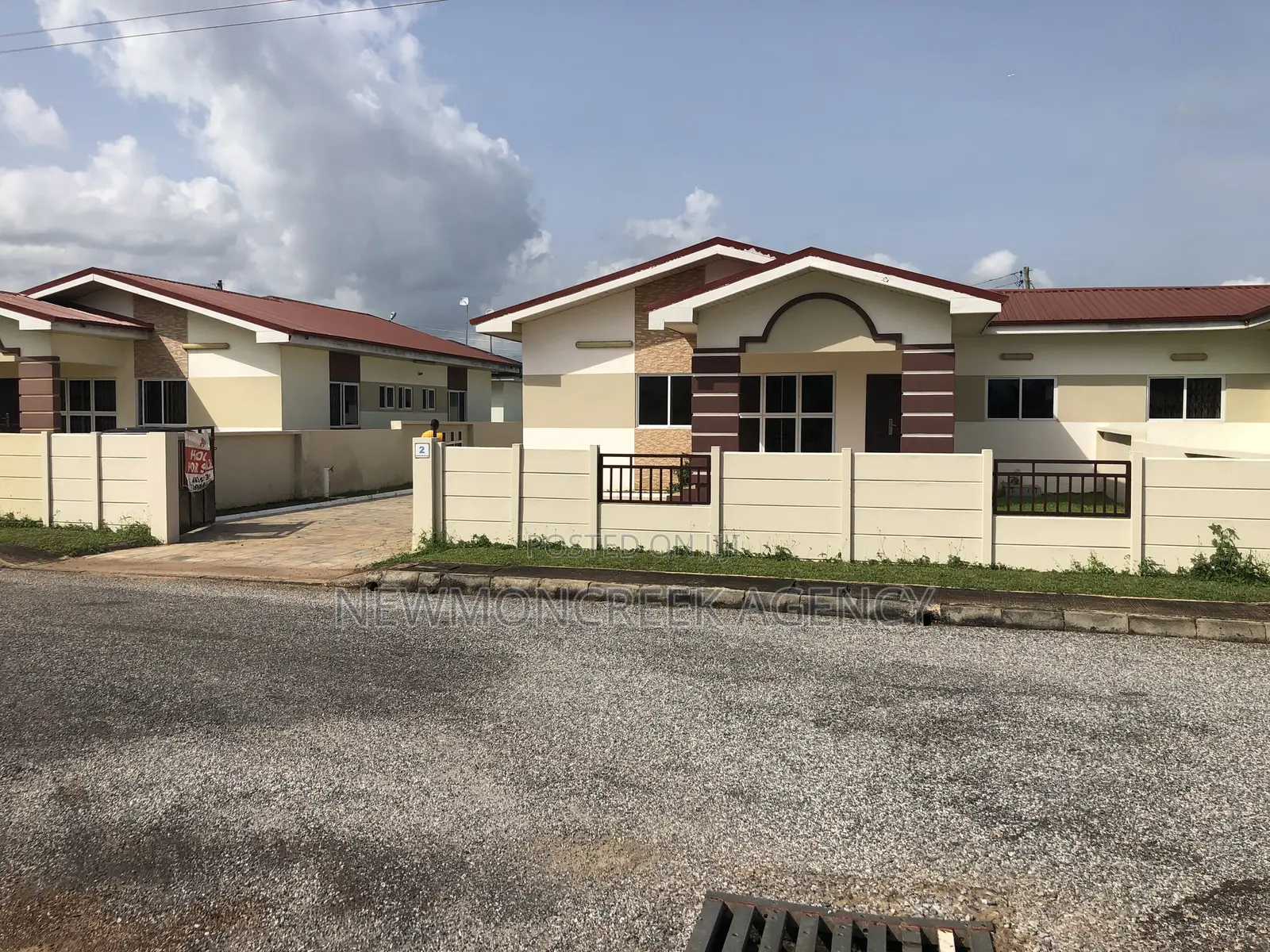 3bdrm Bungalow in Gated Est.Oyibi. for sale in Oyibi