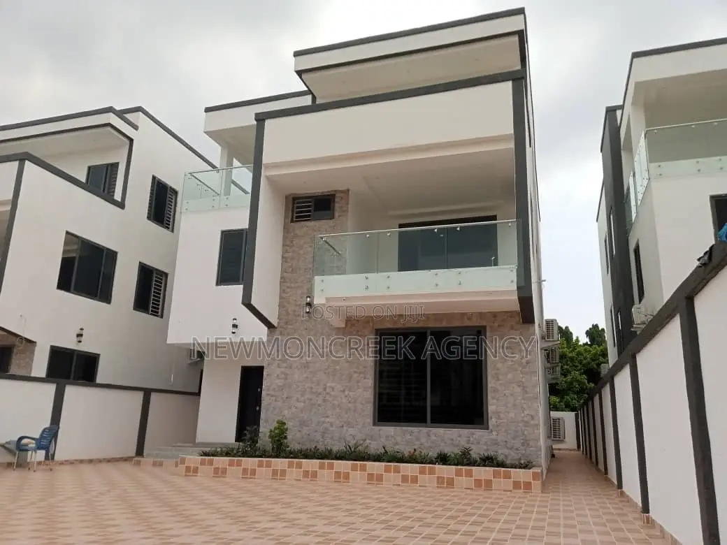 4bdrm Duplex in Adenta Ssnit Flats, Accra Metropolitan for sale in Accra Metropolitan