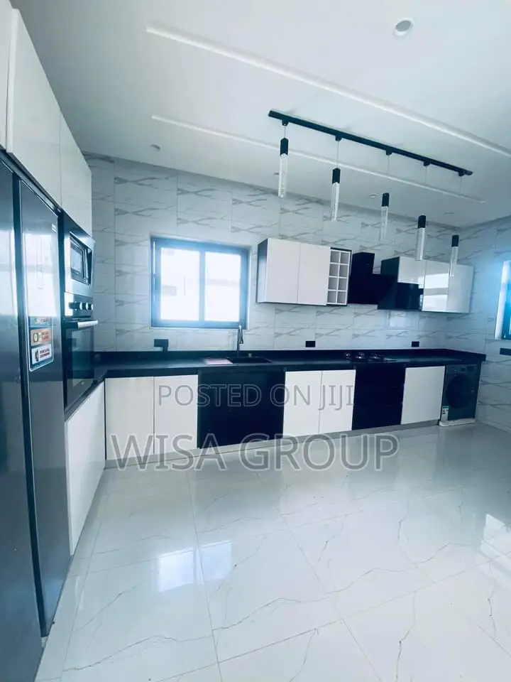 5bdrm Duplex in Wisa Groups, Accra Metropolitan for sale in Accra Metropolitan