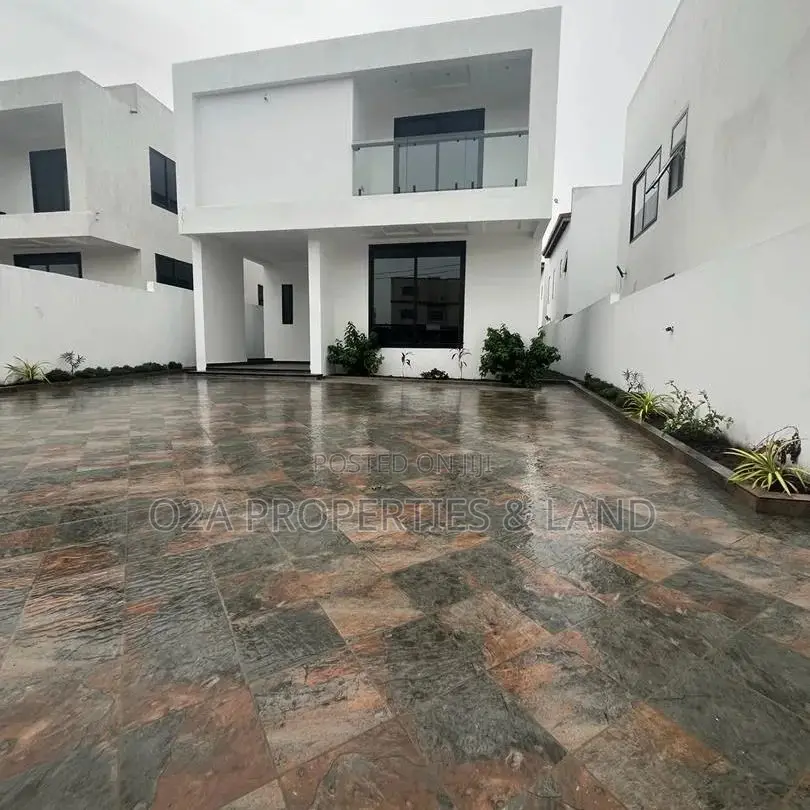 4bdrm House in East Airport, Accra for sale in Airport Residential Area