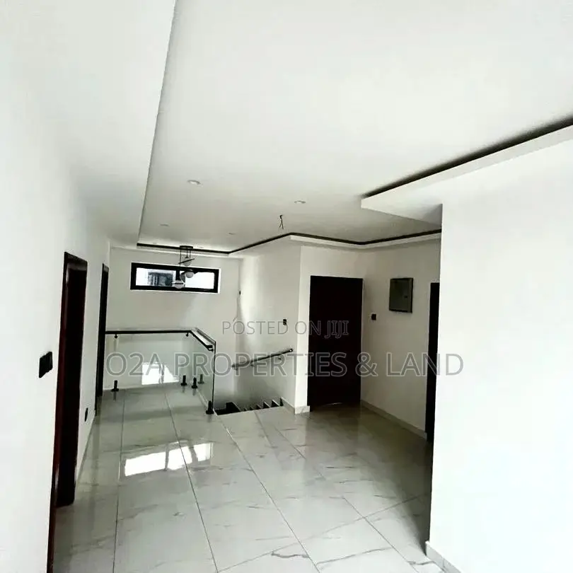 4bdrm House in East Airport, Accra for sale in Airport Residential Area