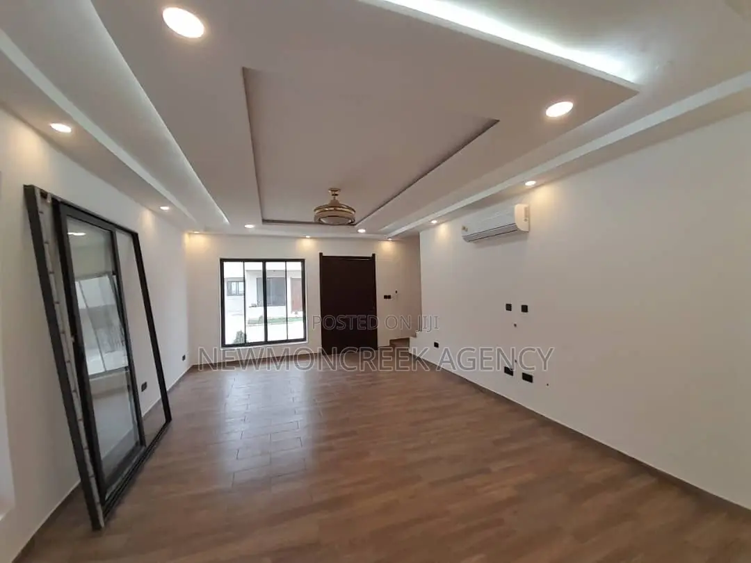 4bdrm Duplex in Haatso Main Road, Accra Metropolitan for sale in Accra Metropolitan