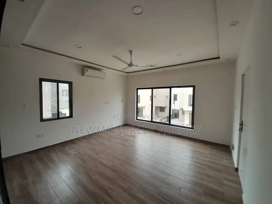 4bdrm Duplex in Haatso Main Road, Accra Metropolitan for sale in Accra Metropolitan