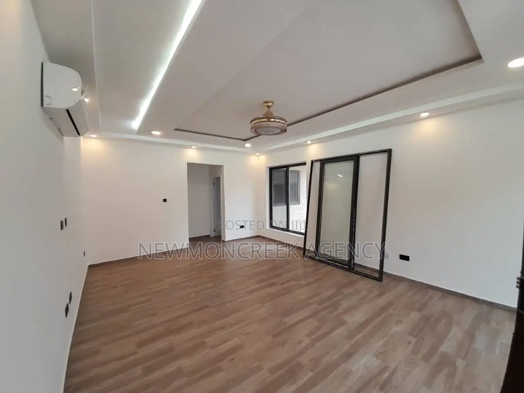 4bdrm Duplex in Haatso Main Road, Accra Metropolitan for sale in Accra Metropolitan