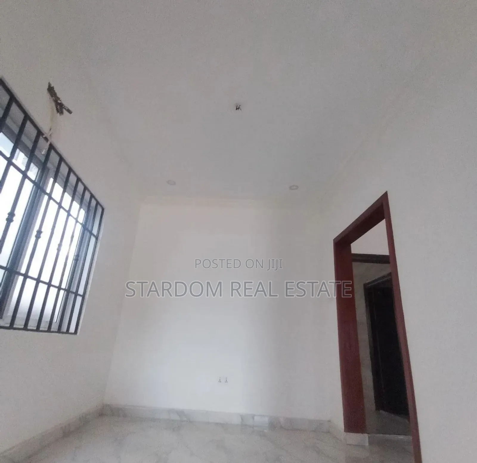 3bdrm Duplex in School Junction for sale in School Junction