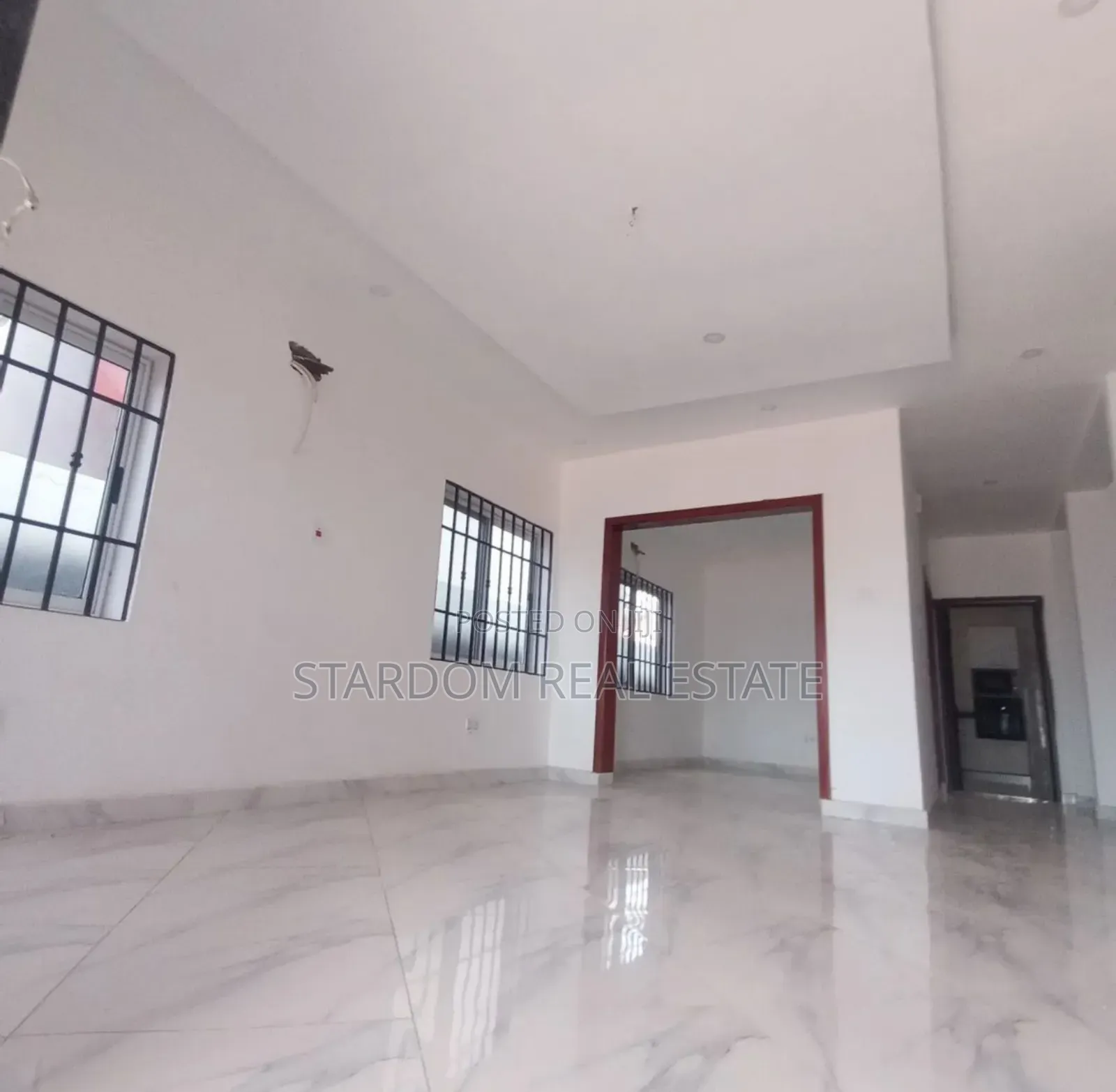 3bdrm Duplex in School Junction for sale in School Junction