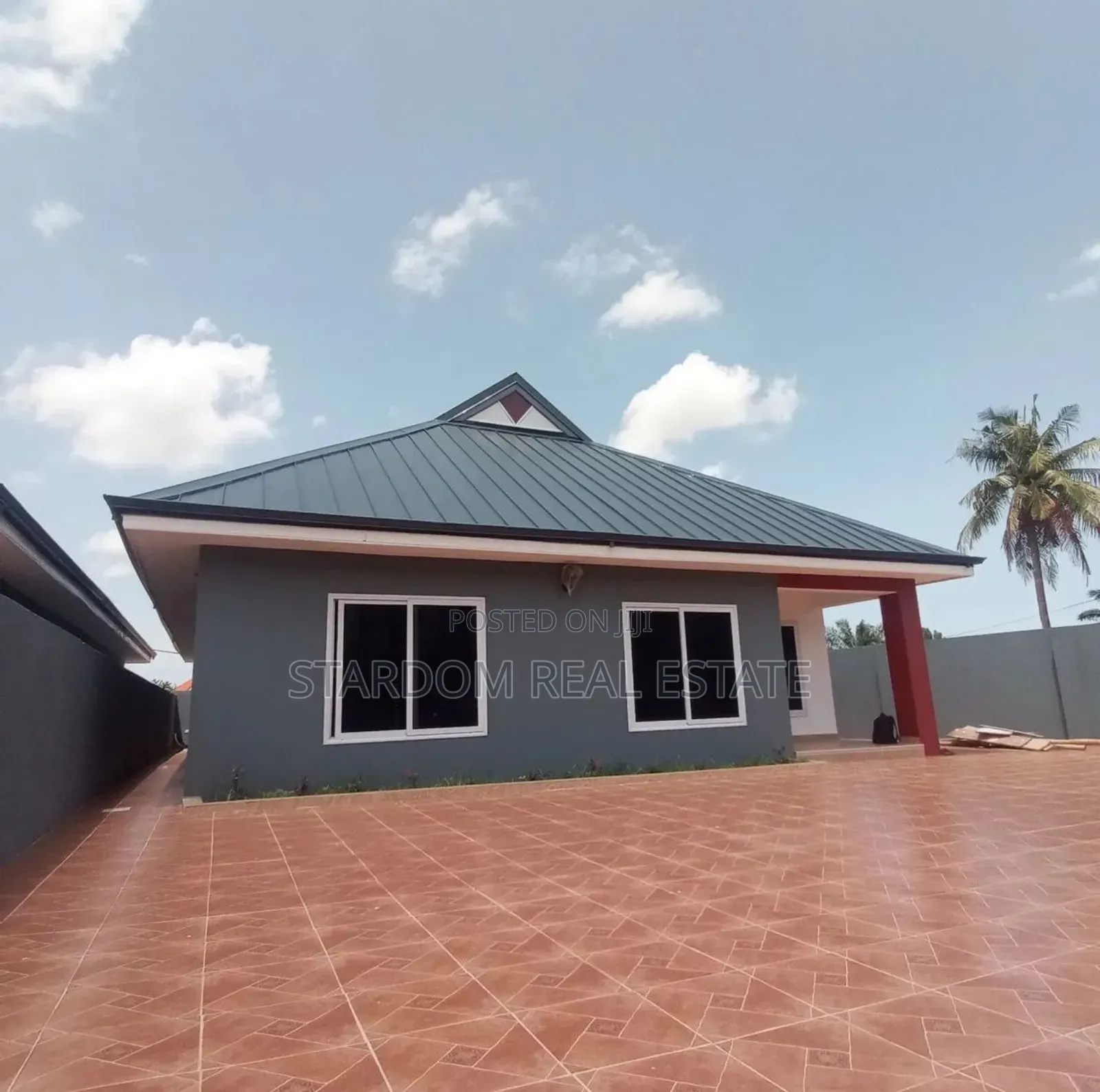 3bdrm Duplex in School Junction for sale in School Junction