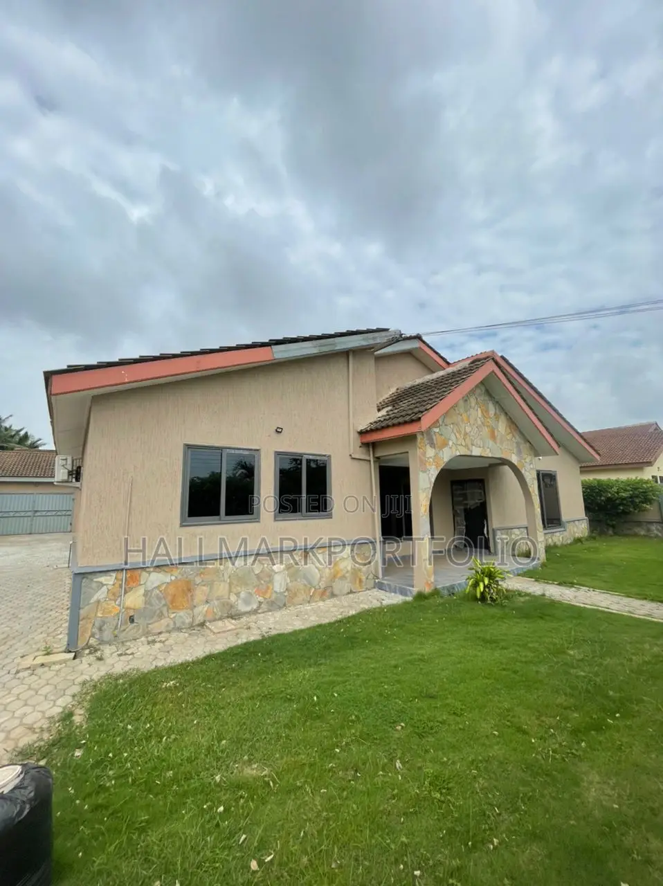 5bdrm Bungalow in Emefs Estate, Tema Metropolitan for sale in Tema Metropolitan