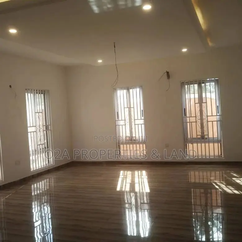 7bdrm House in Tema Community 26, Sakumono for sale in Sakumono