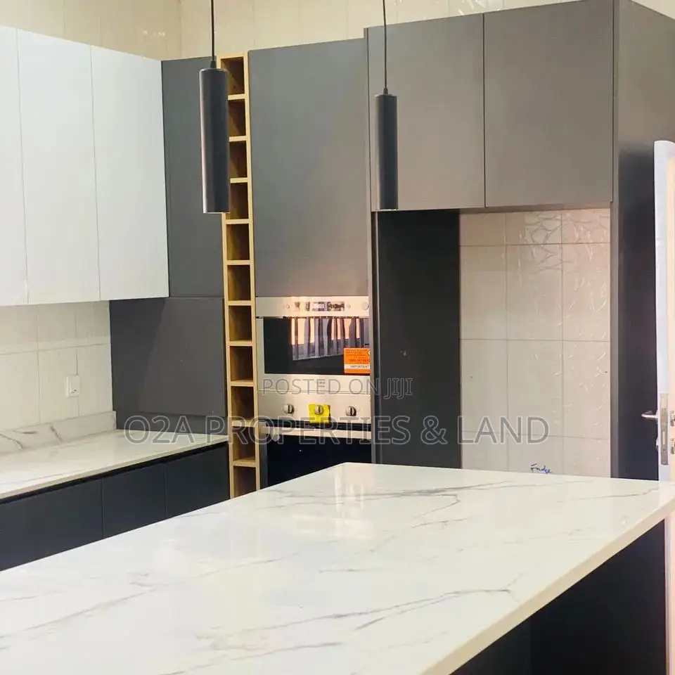 7bdrm House in Tema Community 26, Sakumono for sale in Sakumono