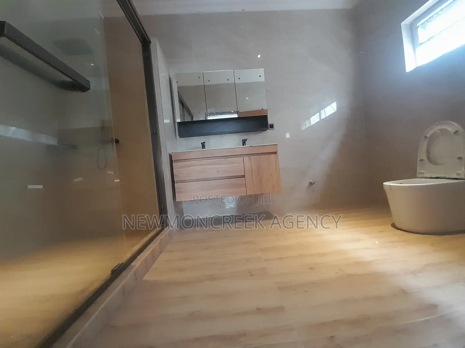 4bdrm Duplex in Adjirigannor Estate, Accra Metropolitan for sale in Accra Metropolitan