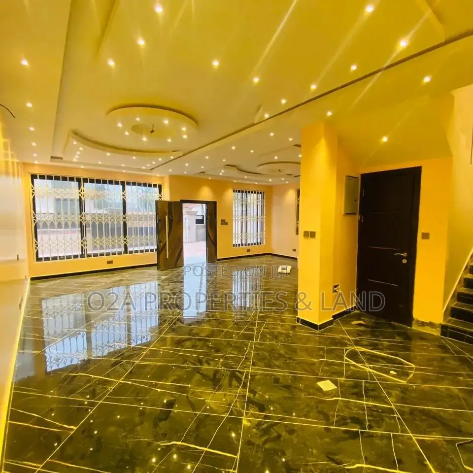 4bdrm House in East Legon Ogbojo, American House for sale in American House