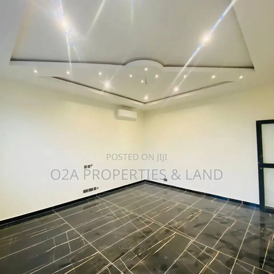 4bdrm House in East Legon Ogbojo, American House for sale in American House