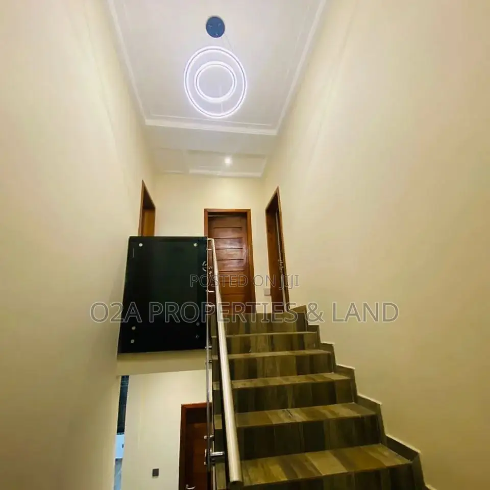 4bdrm House in East Legon Ogbojo, American House for sale in American House