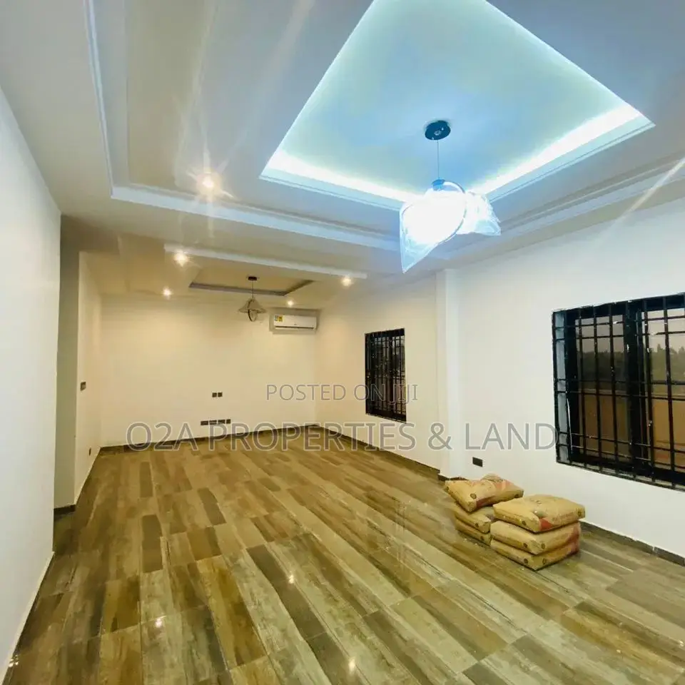 4bdrm House in East Legon Ogbojo, American House for sale in American House