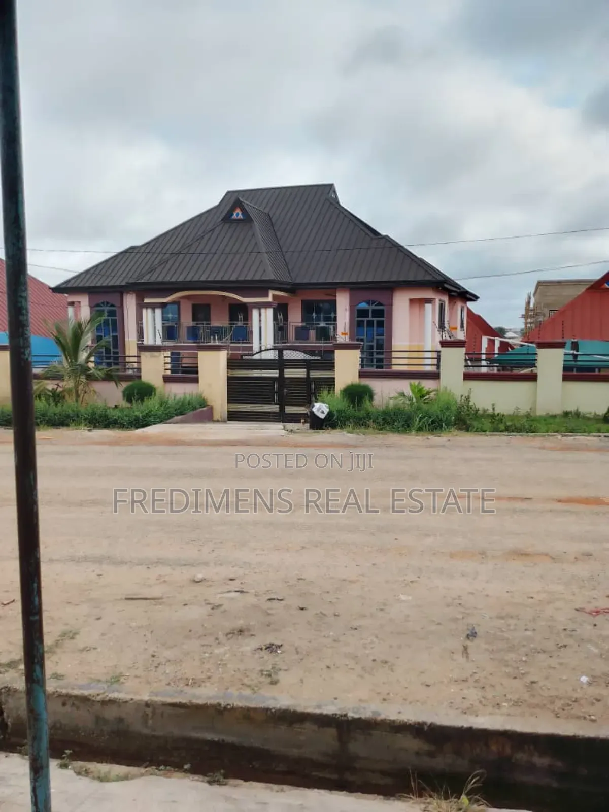 10bdrm House in Fredimens Real, Kumasi Metropolitan for sale in Kumasi Metropolitan
