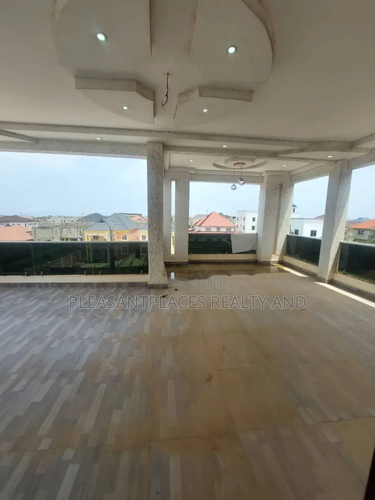 5bdrm Duplex in Pleasantplaces, East Legon for sale in East Legon