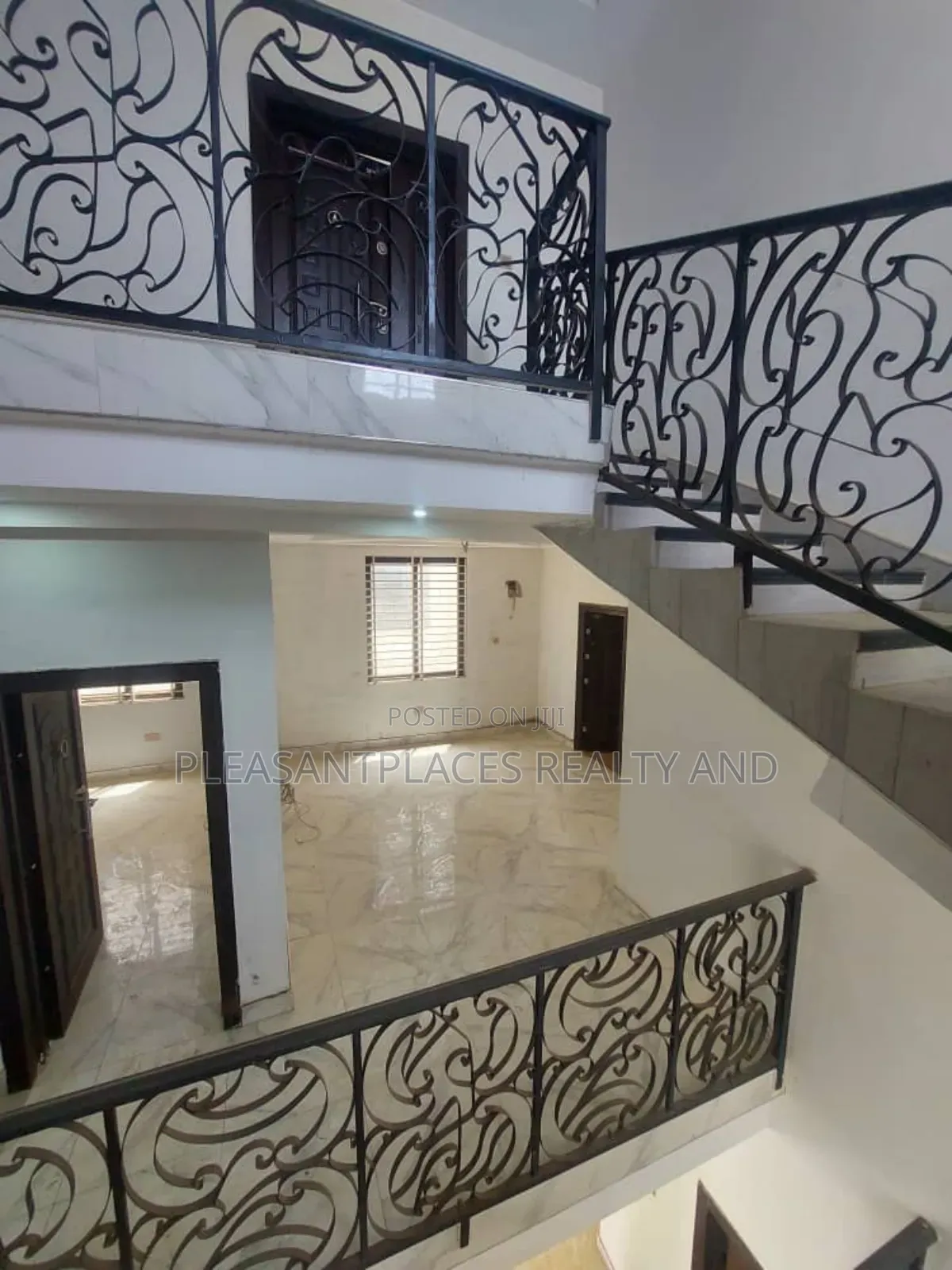 5bdrm Duplex in Pleasantplaces, East Legon for sale in East Legon