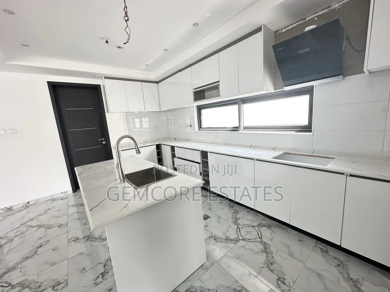 4bdrm Townhouse/Terrace in American House, East Legon for sale in East Legon