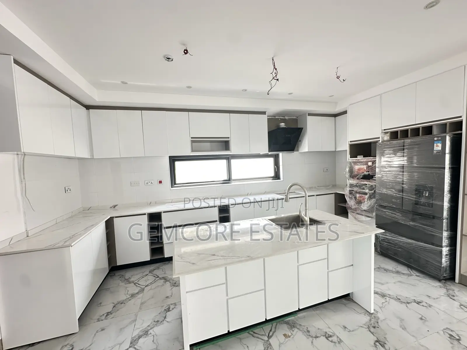 4bdrm Townhouse/Terrace in American House, East Legon for sale in East Legon