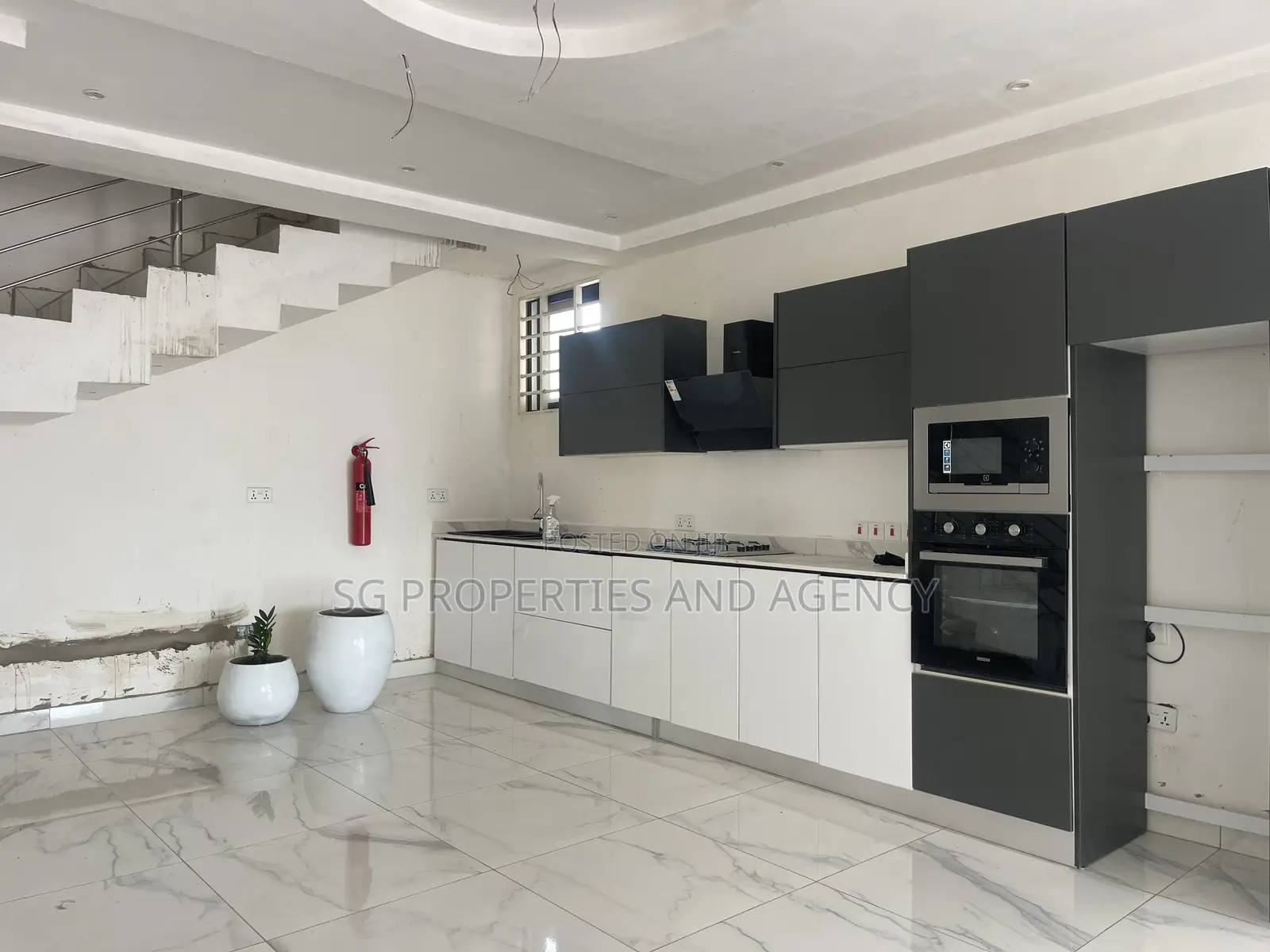2bdrm Townhouse / Terrace in Lashibi, Spintex for rent in Spintex
