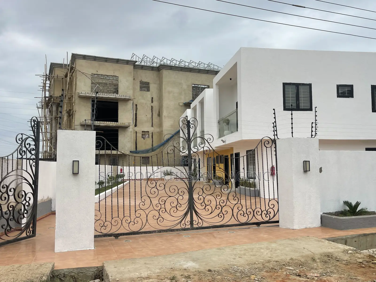 2bdrm Townhouse / Terrace in Lashibi, Spintex for rent in Spintex