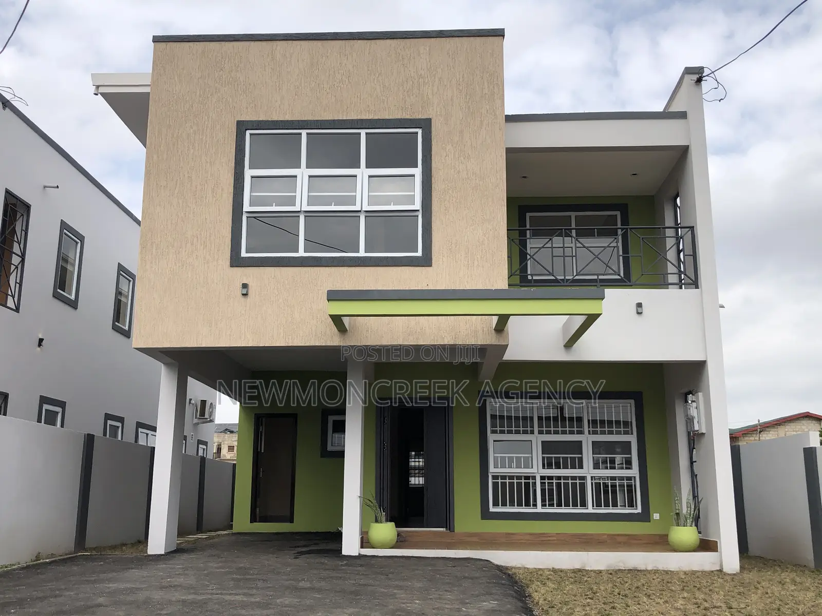 4bdrm Duplex in Lakeside Estates, Accra Metropolitan for sale in Accra Metropolitan