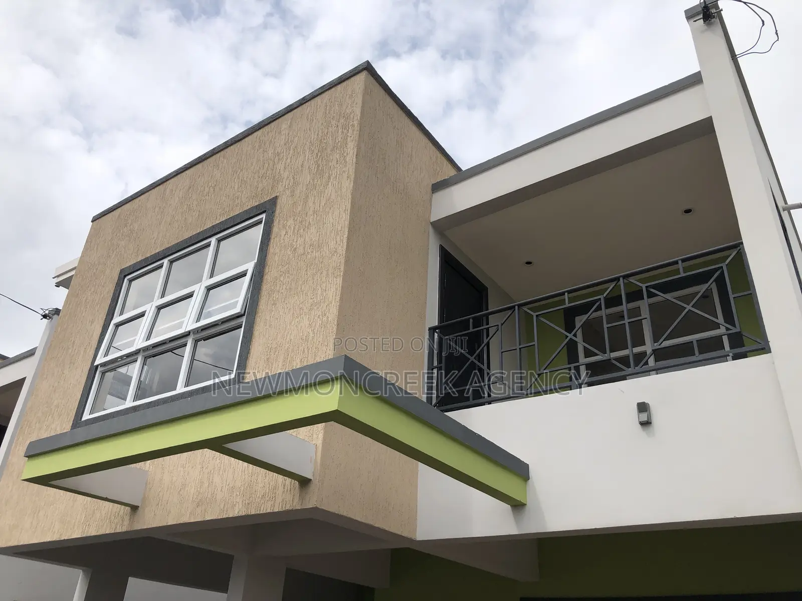 4bdrm Duplex in Lakeside Estates, Accra Metropolitan for sale in Accra Metropolitan