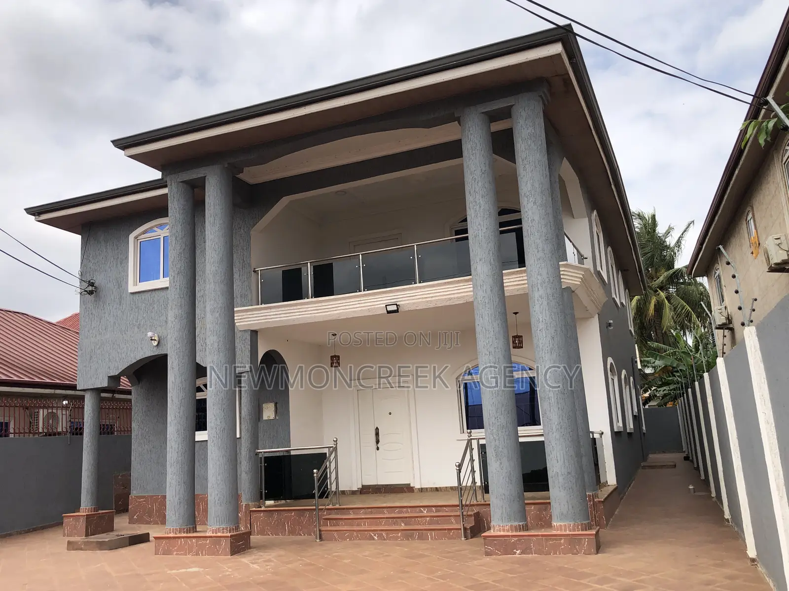 5bdrm Duplex in Lakeside Estates, Accra Metropolitan for sale in Accra Metropolitan