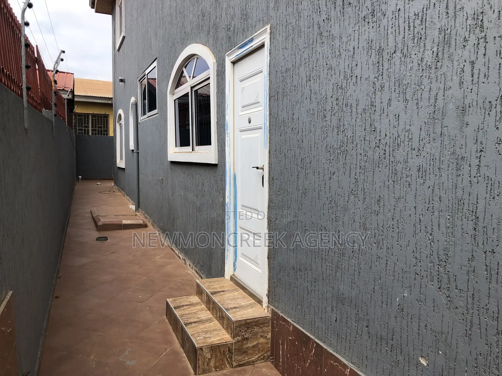 5bdrm Duplex in Lakeside Estates, Accra Metropolitan for sale in Accra Metropolitan
