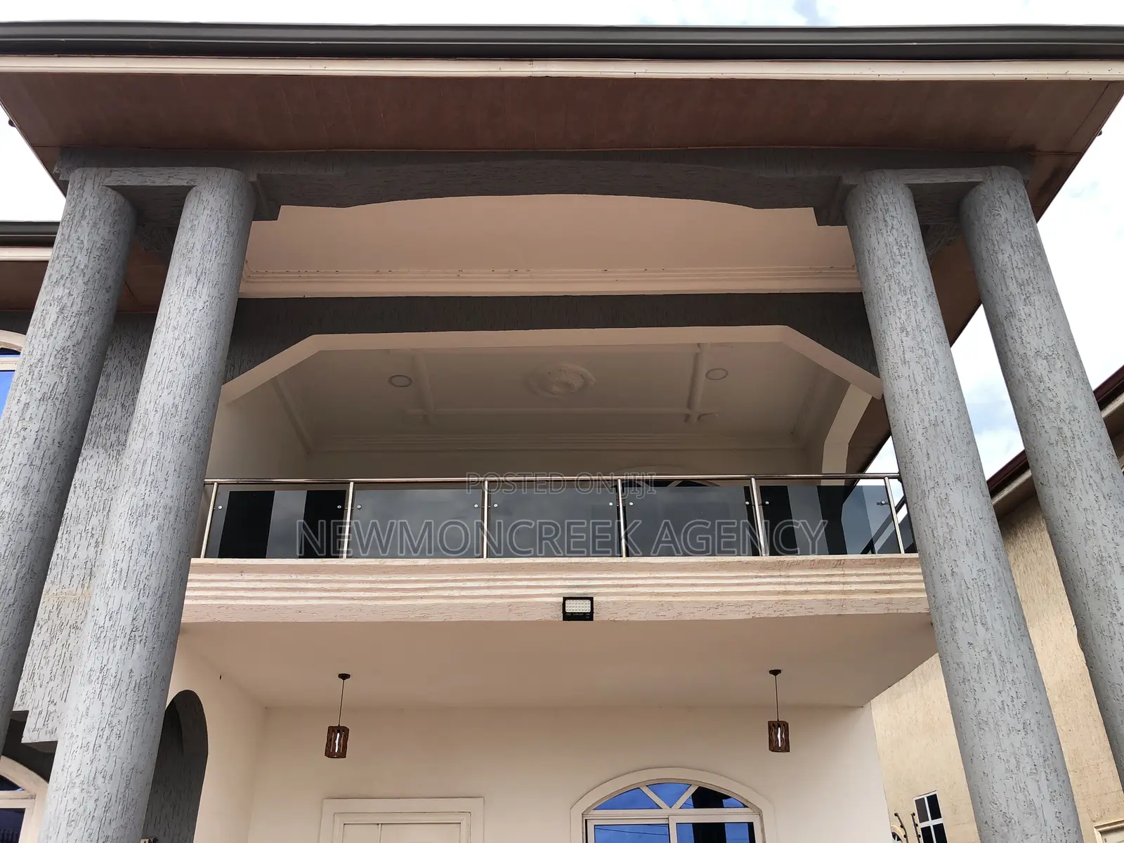 5bdrm Duplex in Lakeside Estates, Accra Metropolitan for sale in Accra Metropolitan