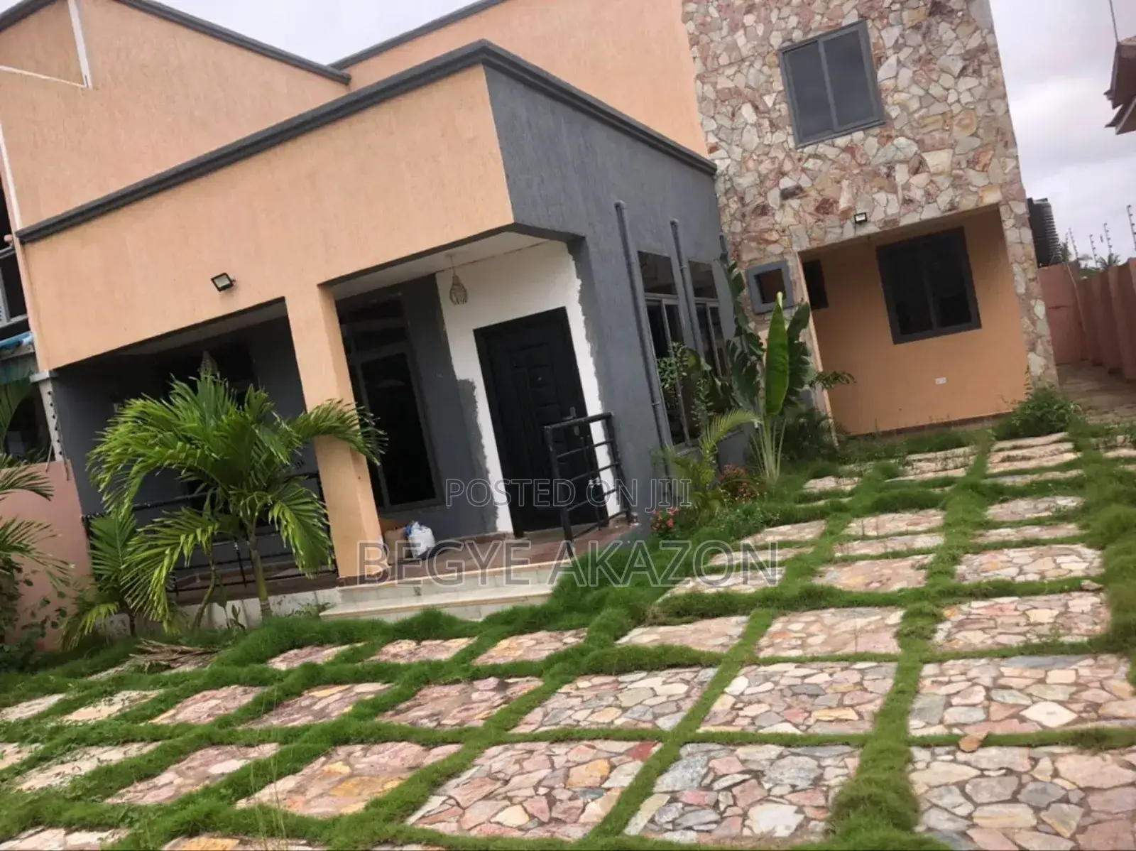 4bdrm House in Ashonman Estate, Old Ashomang for sale in Old Ashomang