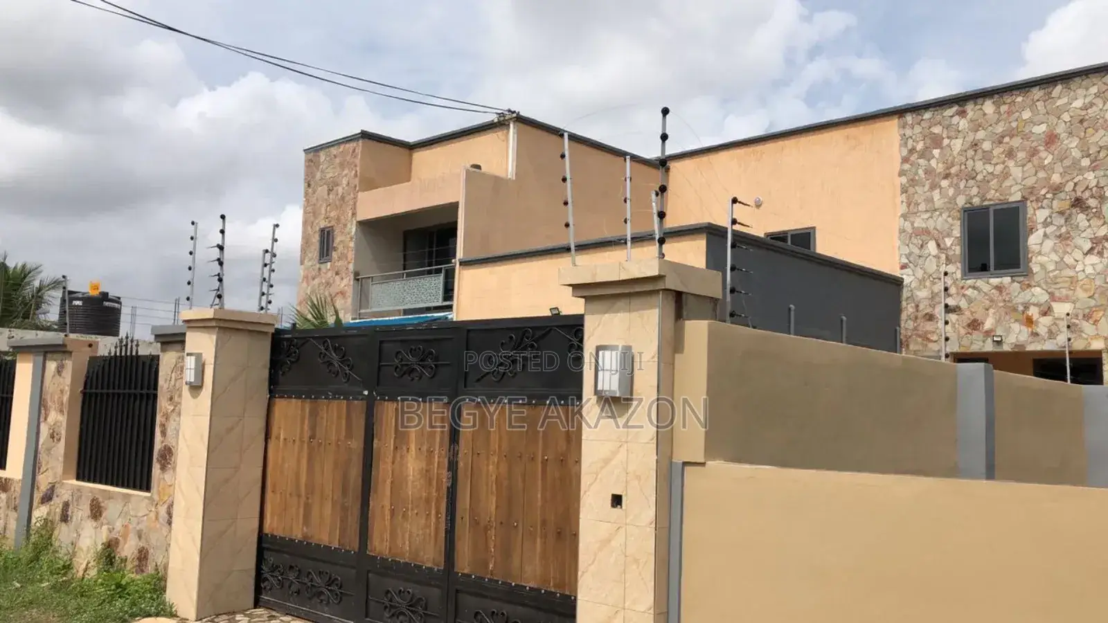 4bdrm House in Ashonman Estate, Old Ashomang for sale in Old Ashomang